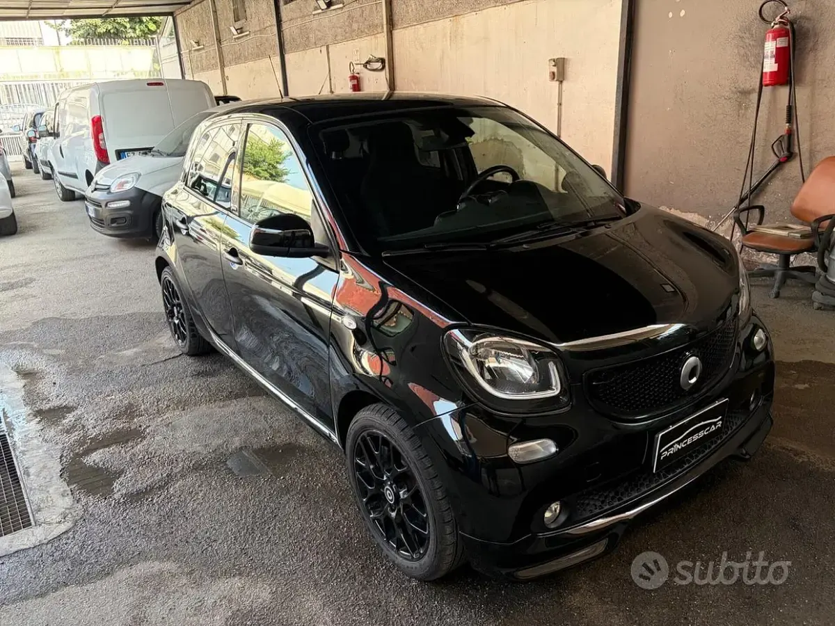 Usata Smart ForFour Superpassion 90 CV (66 kW) 2019 Nero Utilitaria