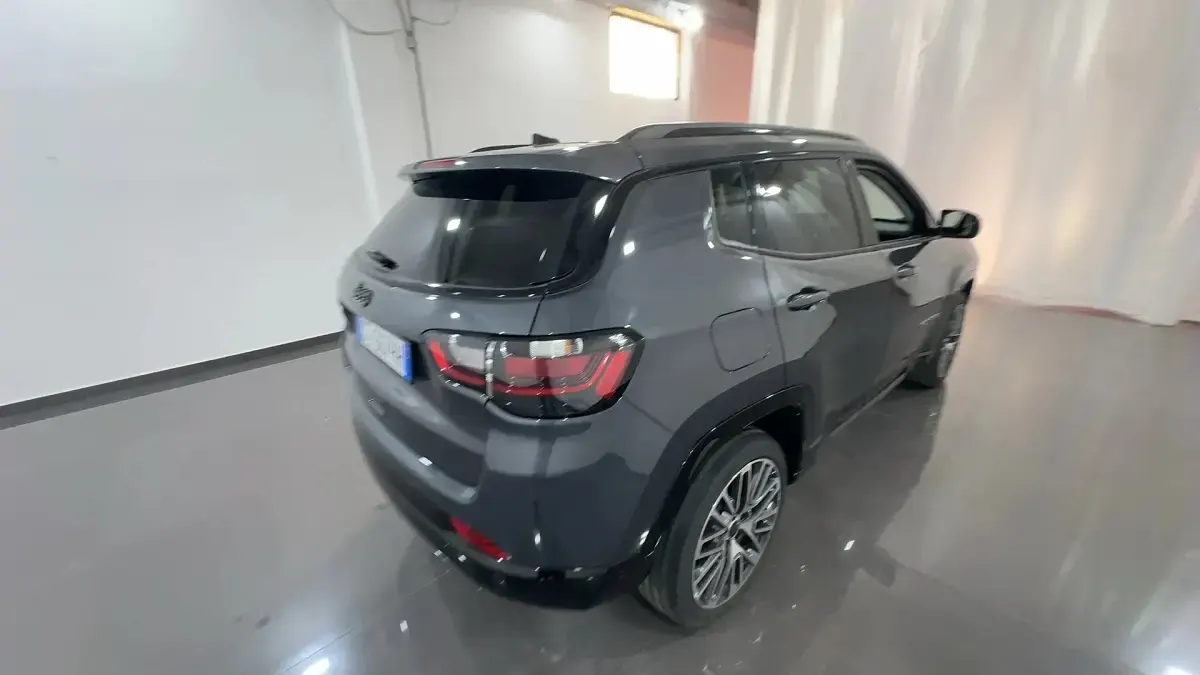 Usata Jeep Compass Summit 130 CV (95 kW) 2025 679graphite grey SUV
