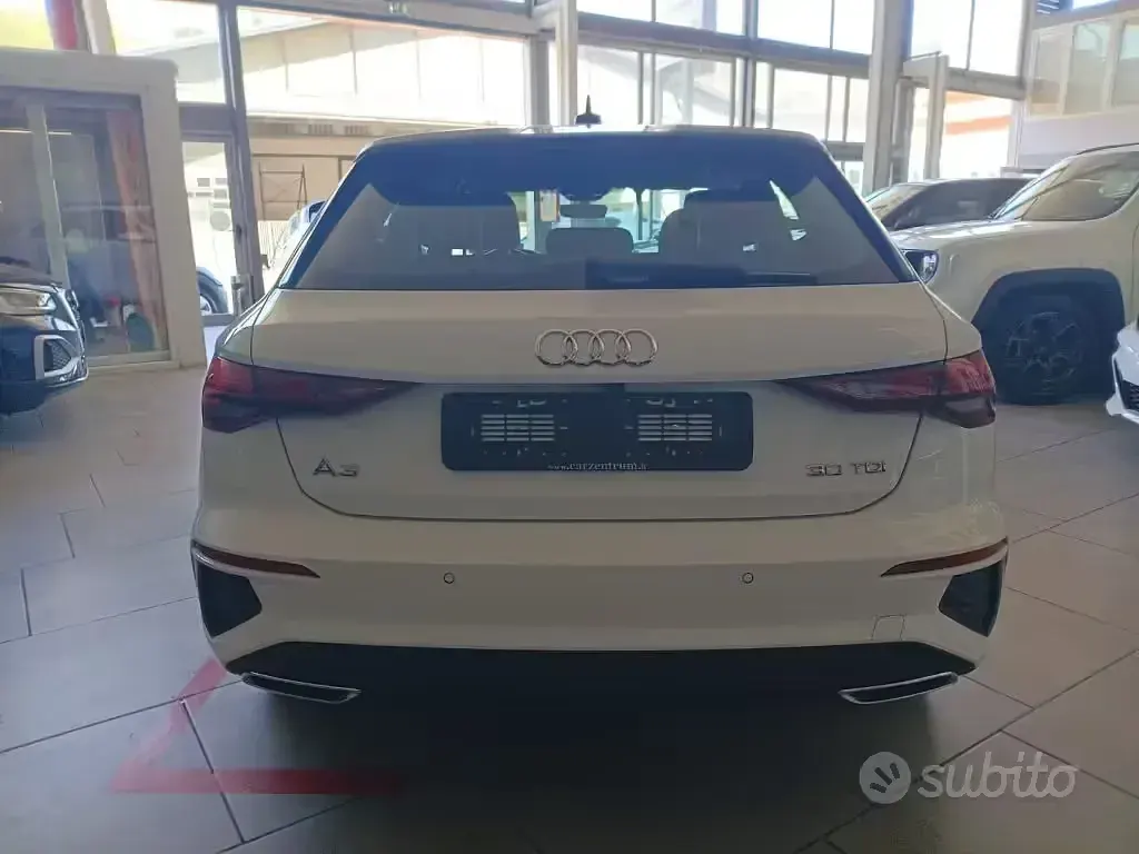 Usado Audi A3 S-Line 116 CV (85 kW) 2024 Blanco Berlina