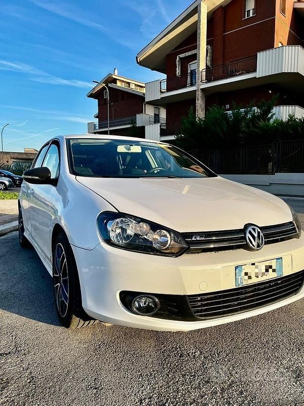 Bianco Usata 2012 VW Golf VI Tre volumi | 4500 € (Buon prezzo) - Immagine 1/4