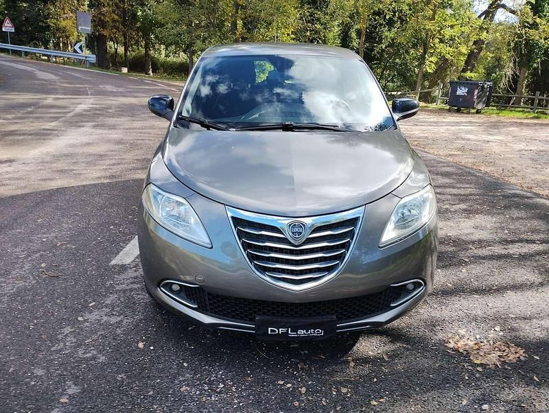 Usata Lancia Ypsilon Gold 95 CV (69 kW) 2013 Grigio Utilitaria
