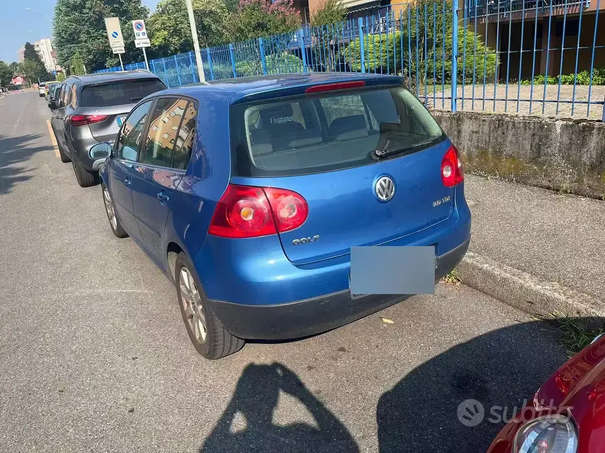 Usata VW Golf IV Sportline 140 CV (102 kW) 2004 Bluazzurro Berlina