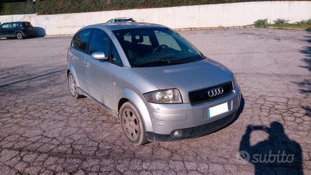Usata Audi A2 Comfort 75 CV (55 kW) 2002 Argento Utilitaria
