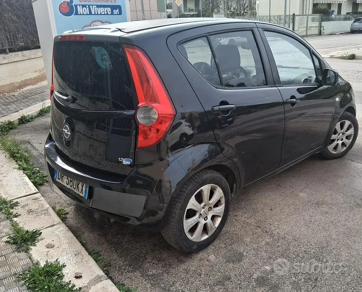 Usata Opel Agila 86 CV (63 kW) 2009 Nero Utilitaria