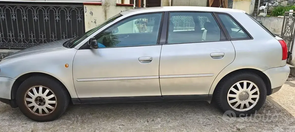 Usata Audi A3 102 CV (75 kW) 2000 Grigio Utilitaria