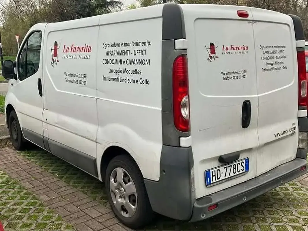 Usata Opel Vivaro 114 CV (83 kW) 2011 Bianco Monovolume