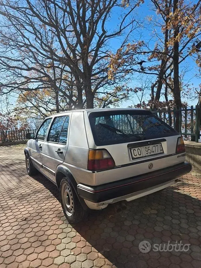 Begagnad VW Golf II GTI 110 HK (80 kW) 1988 Grå Halvkombi