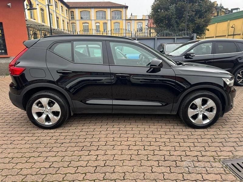 Usata Volvo XC40 Momentum 130 CV (95 kW) 2021 Nero SUV