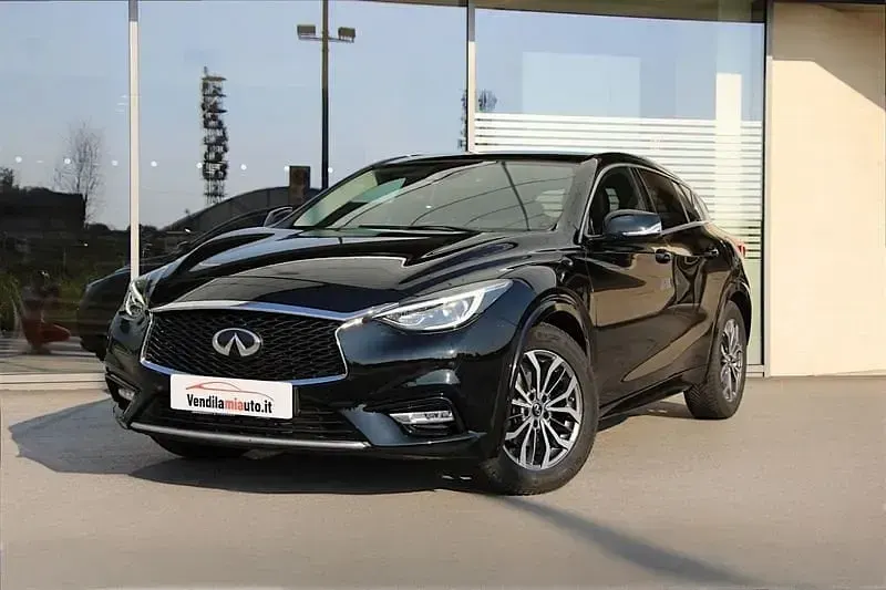Usata Infiniti Q30 Business 109 CV (80 kW) 2017 Nero Utilitaria