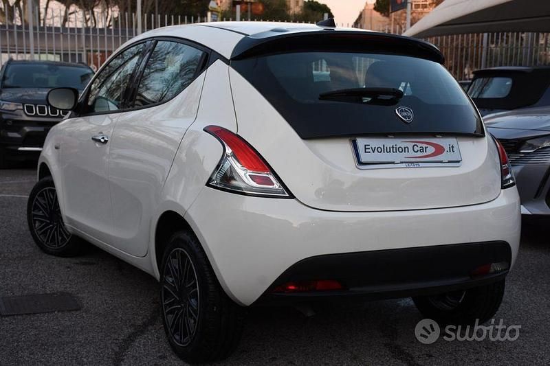 Usata Lancia Ypsilon S 69 CV (50 kW) 2023 Bianco Utilitaria