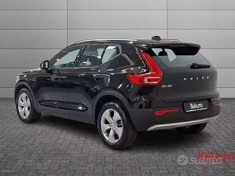 Usata Volvo XC40 Momentum 129 CV (94 kW) 2020 Nero SUV