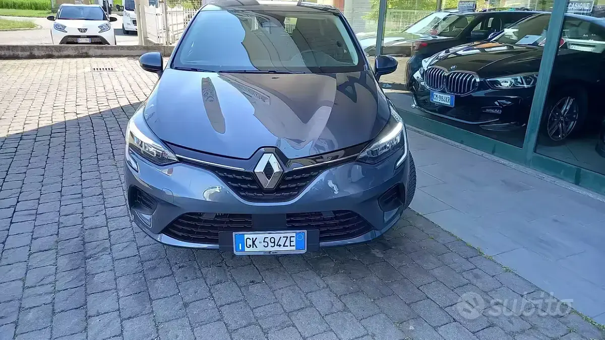 Usata Renault Clio V Business 91 CV (66 kW) 2022 Grigio Berlina