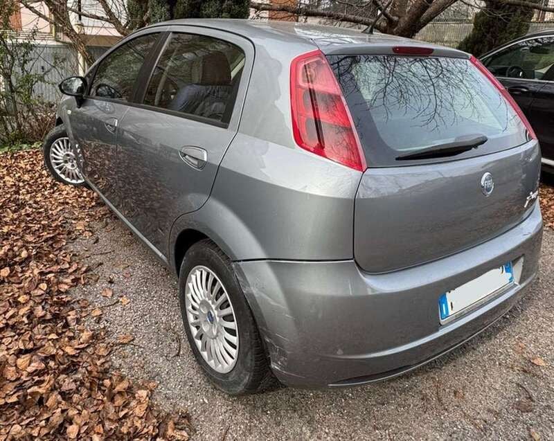 Usata Fiat Grande Punto Dynamic 75 CV (55 kW) 2006 Grigio Utilitaria