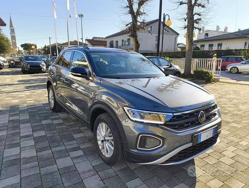 Usata VW T-Roc Life 150 CV (110 kW) 2025 Grigio SUV