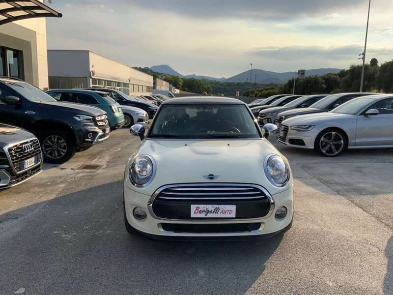 Usata Mini Cooper D Business 116 CV (85 kW) 2017 Beige Utilitaria