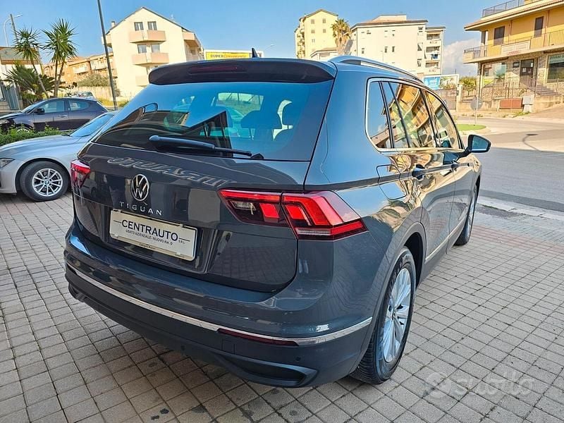 Usata VW Tiguan Life 150 CV (110 kW) 2022 Grigio SUV
