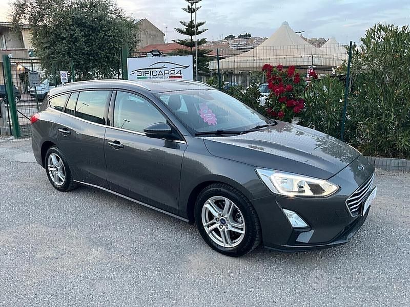 Usata Ford Focus 120 CV (88 kW) 2019 Grigio Station wagon