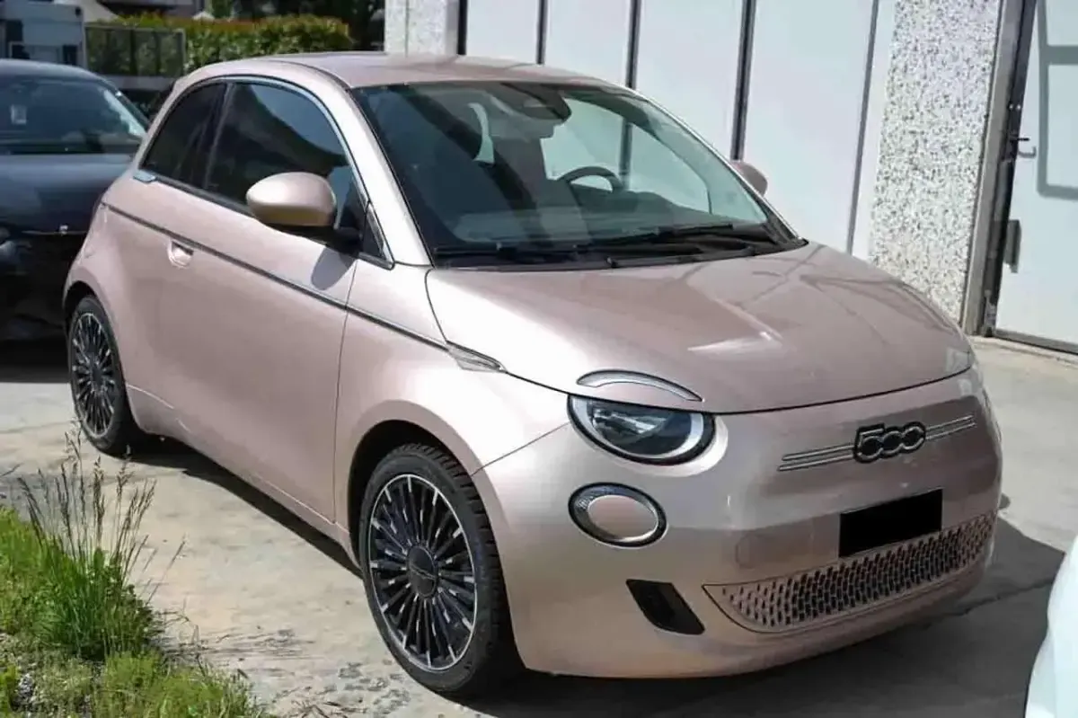 Usata Fiat 500e Icon 42 kW (58 CV) 2022 Rosa Berlina