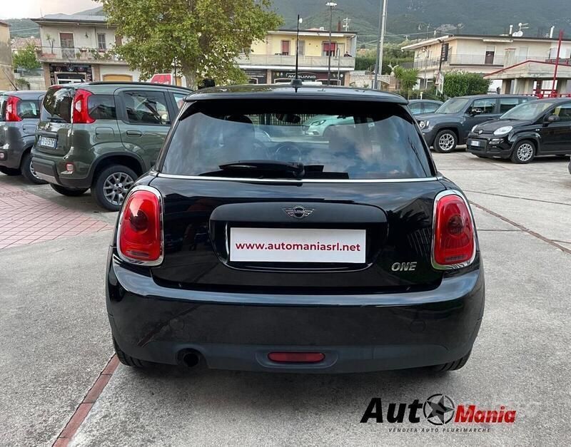 Usata Mini ONE 75 CV (55 kW) 2016 Nero Utilitaria