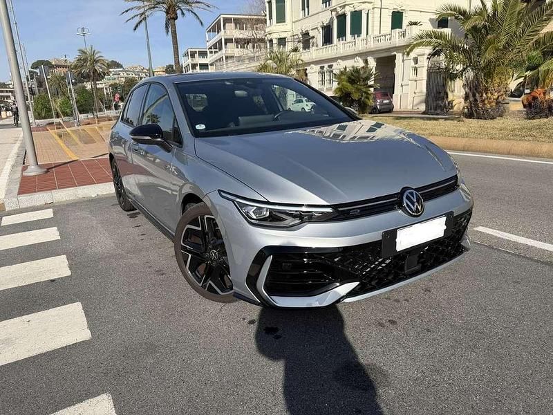 Usata VW Golf VIII R-line 116 CV (85 kW) 2025 Argento Berlina