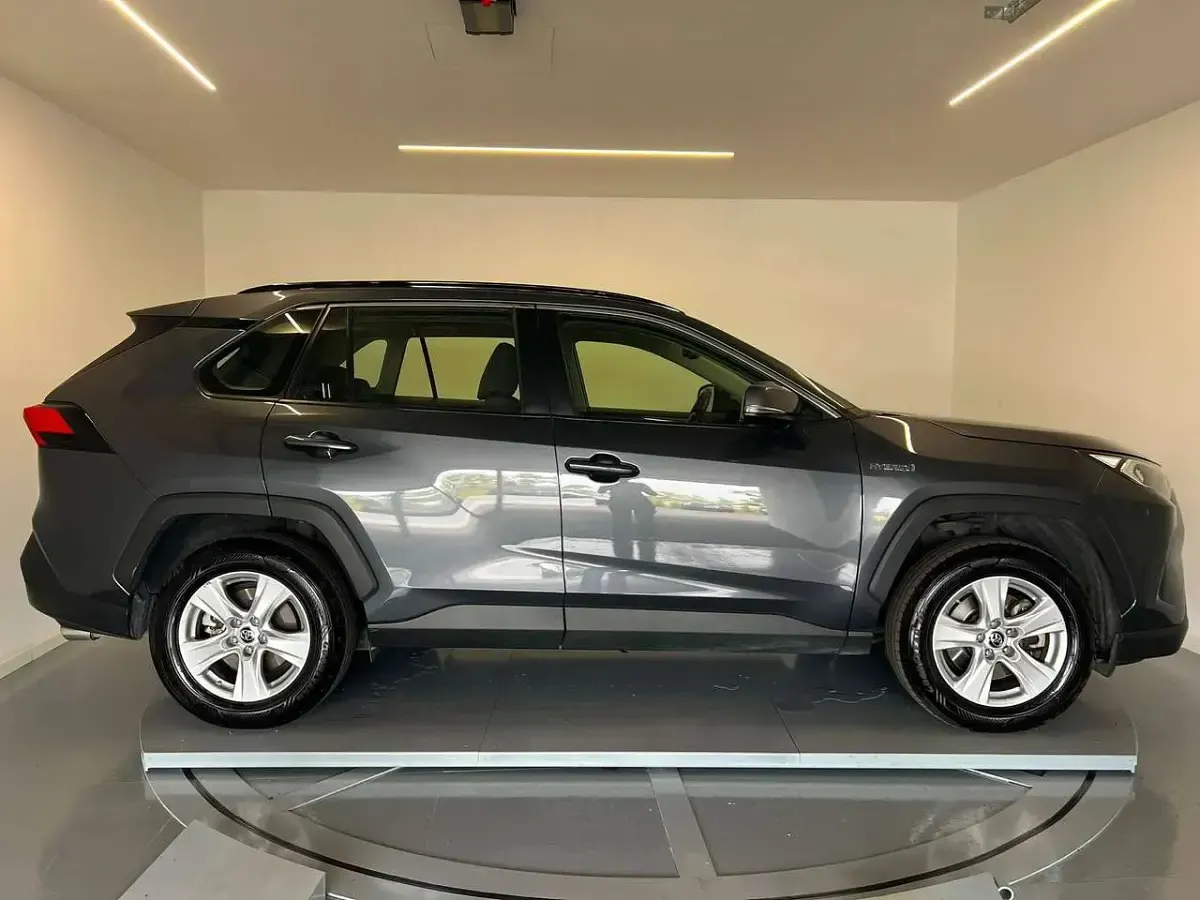 Usata Toyota RAV4 Hybrid Business Edition 178 CV (130 kW) 2021 Dark metal grey SUV