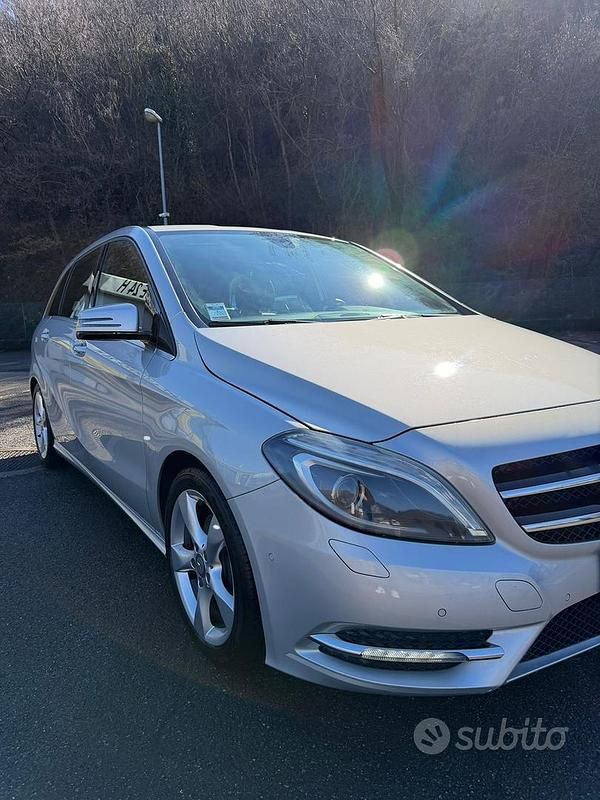 Usata Mercedes B200 Premium 2012 Grigio Monovolume