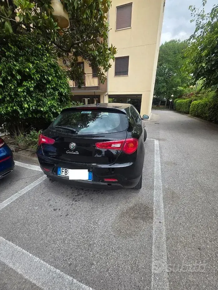 Usata Alfa Romeo Giulietta Distinctive 120 CV (88 kW) 2016 Nero Utilitaria