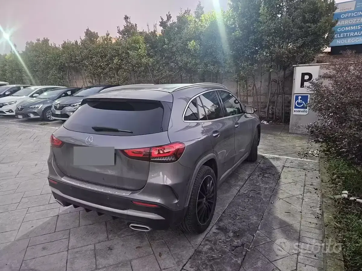 Usata Mercedes GLA200 AMG 150 CV (110 kW) 2021 Grigio SUV