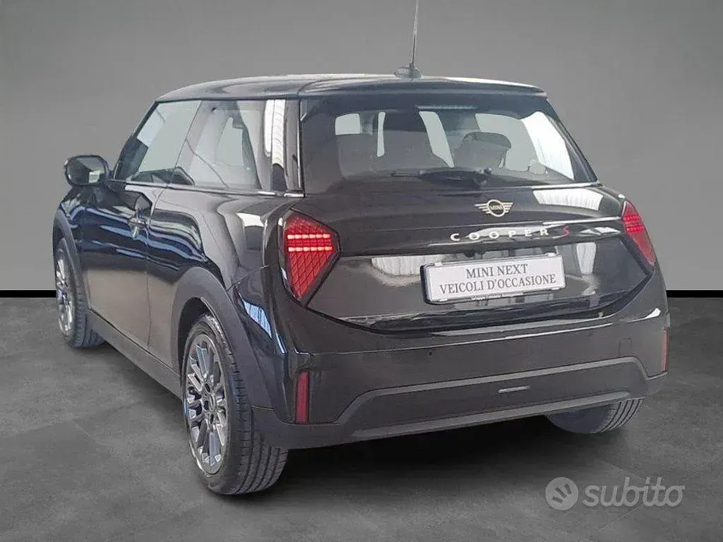 Usata Mini Cooper S Essential 204 CV (150 kW) 2025 Nero / metallizzato Utilitaria