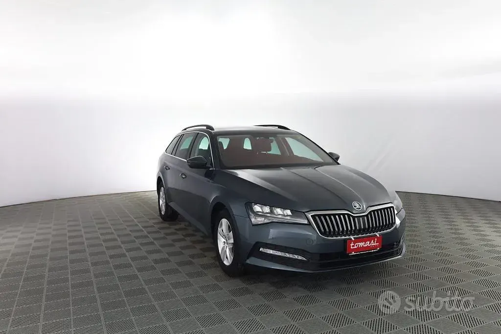 Usata Skoda Superb Ambition 120 CV (88 kW) 2020 Grigio quarzo Station wagon