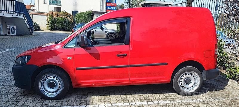 Usata VW Caddy 102 CV (75 kW) 2015 Rosso Monovolume