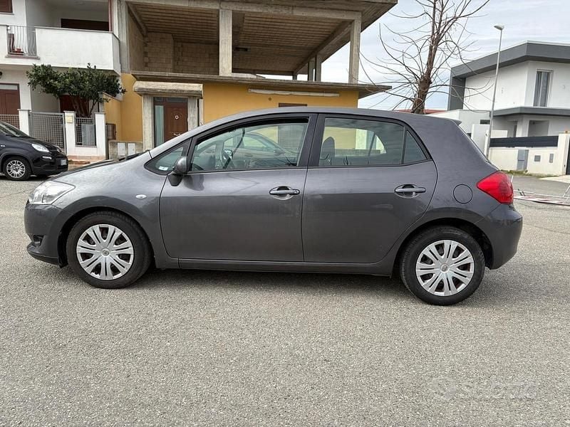 Usata Toyota Auris 90 CV (66 kW) 2009 Grigio Utilitaria