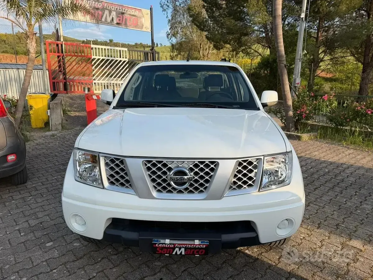Usata Nissan Navara XE 190 CV (139 kW) 2012 Bianco Pick-up