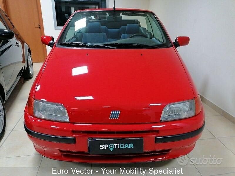 Usado Fiat Punto Cabriolet 86 HP (63 kW) 1999 Vermelho Cabrios