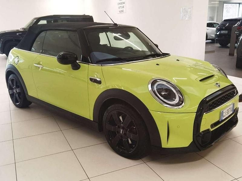 Usata Mini Cooper Cabriolet Classic 178 CV (130 kW) 2022 Giallo faro Cabrio