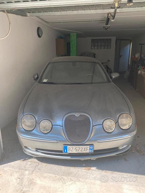 Usata Jaguar S-Type S 238 CV (175 kW) 2002 Grigio Berlina