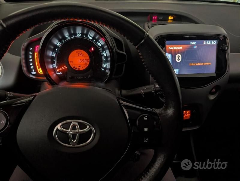 Usata Toyota Aygo 69 CV (50 kW) 2018 Bianco Utilitaria