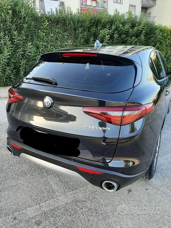 Usata Alfa Romeo Stelvio 160 CV (117 kW) 2020 Nero SUV