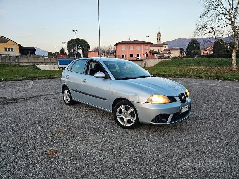 Grigio Usata 2008 Seat Ibiza Tre volumi | 1550 € (Ottimo prezzo) - Immagine 1/4