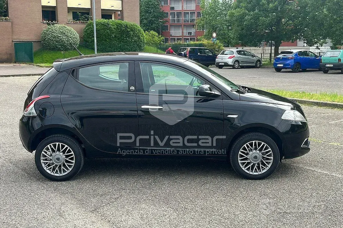 Begagnad Lancia Ypsilon Gold 85 HK (62 kW) 2013 Svart Halvkombi