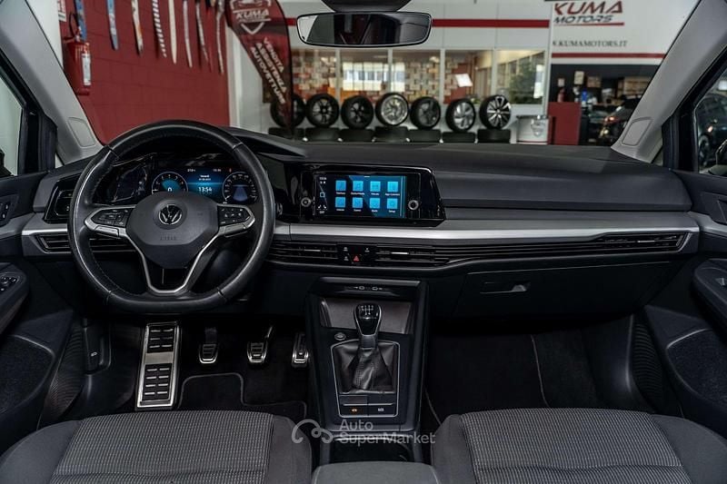 Usata VW Golf VIII Life 90 CV (66 kW) 2020 "deep black pearl" cod. c9x Berlina