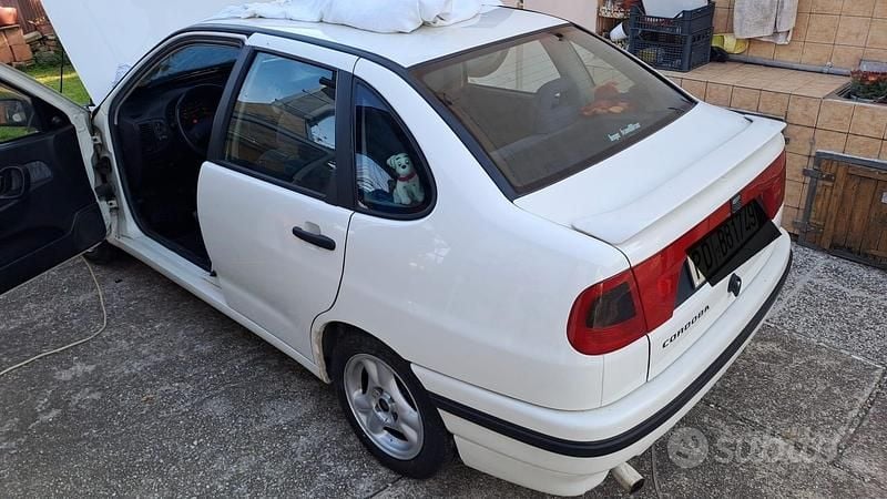 Usata Seat Cordoba 75 CV (55 kW) 1994 Bianco Coupé