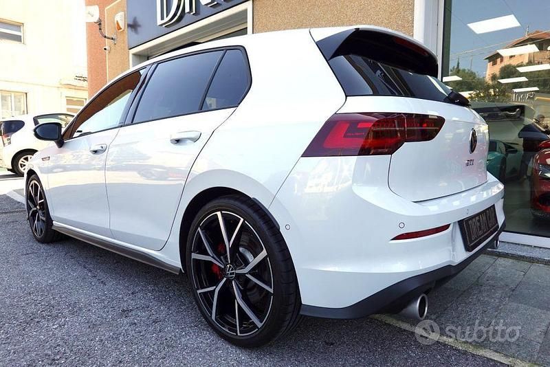 Usata VW Golf VIII GTI 245 CV (180 kW) 2023 Bianco metallizzato Berlina