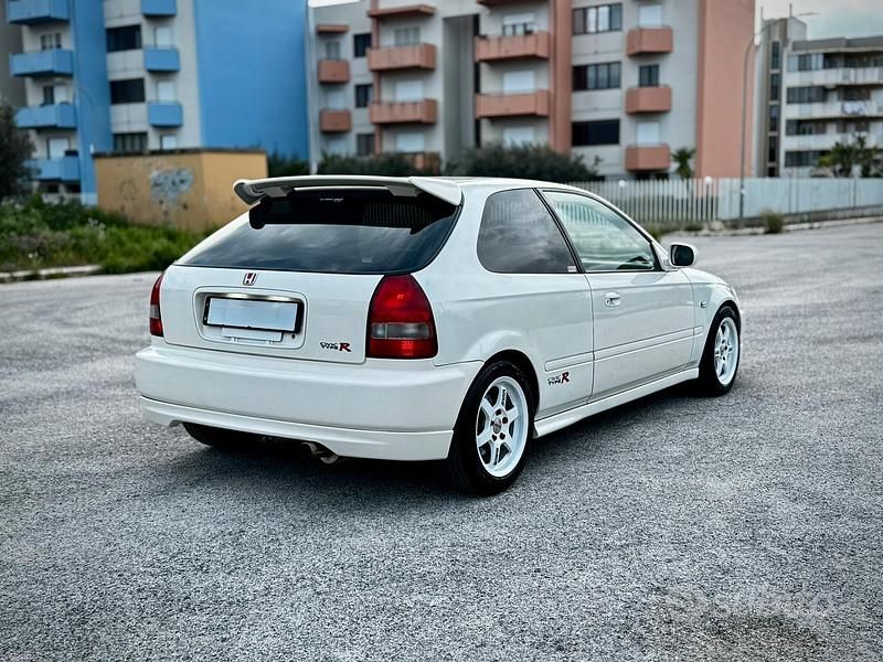 Usata Honda Civic 90 CV (66 kW) 1997 Bianco Utilitaria