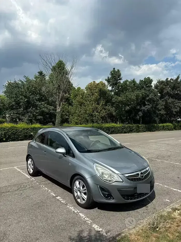 Usata Opel Corsa 86 CV (63 kW) 2011 Grigio Utilitaria