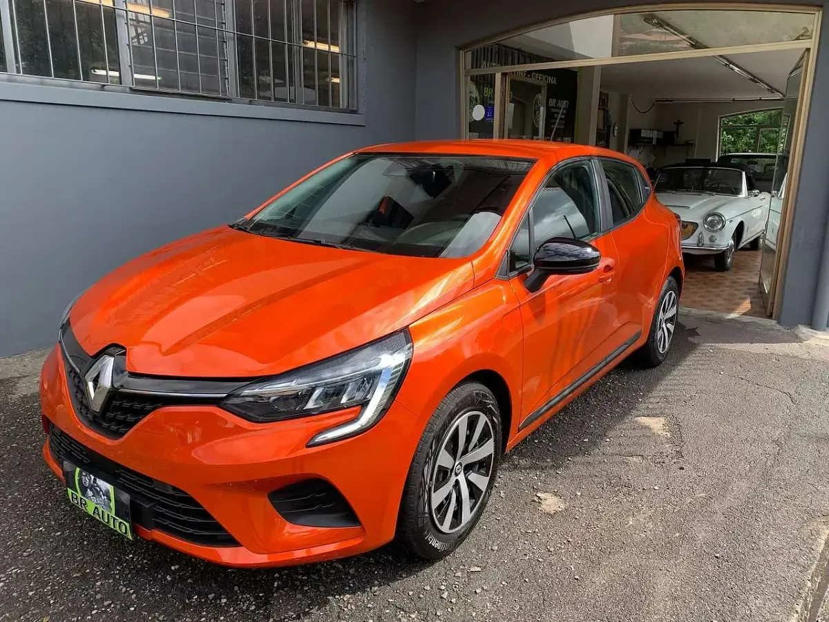 Usata Renault Clio V 67 CV (49 kW) 2023 Arancione Berlina