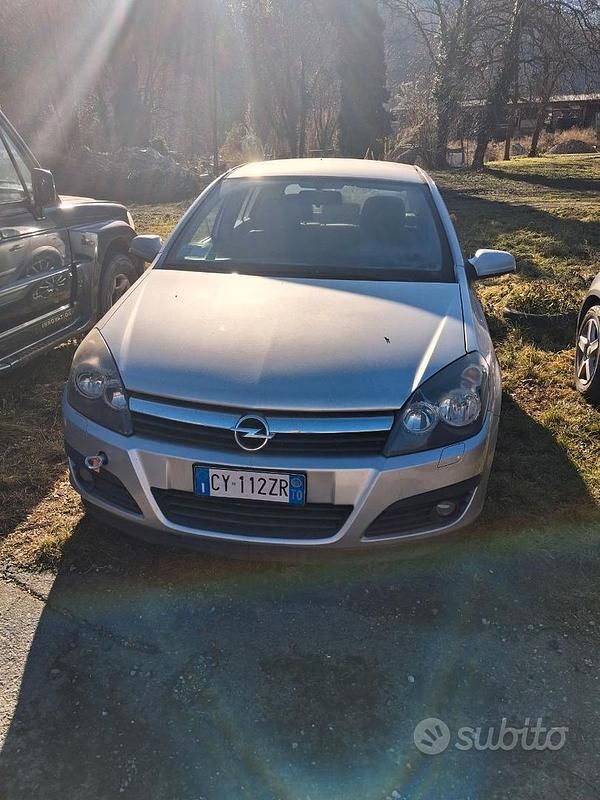 Usata Opel Astra 2005 Grigio Berlina