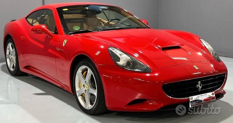 Usata Ferrari California 490 CV (360 kW) 2010 Rosso Cabrio