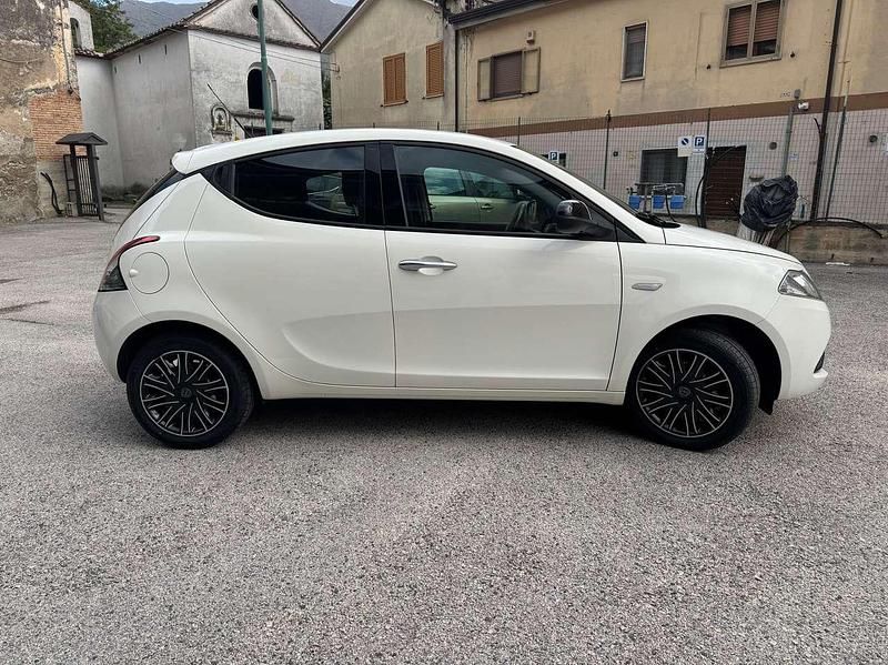 Usata Lancia Ypsilon Gold 69 CV (50 kW) 2018 Nero Utilitaria