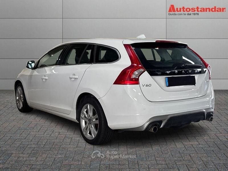 Usata Volvo V60 Momentum 136 CV (100 kW) 2013 Bianco Station wagon